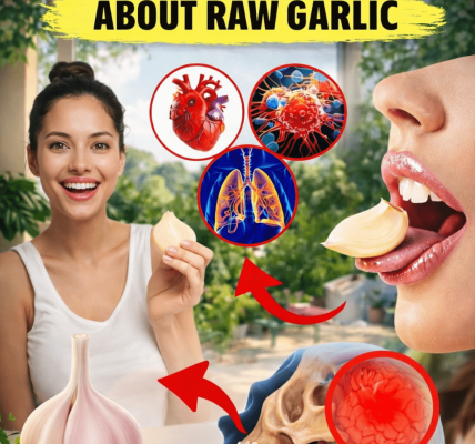 What Happens to Your Body When You Eat Raw Garlic Before Bed? A Simple Habit Many People Are Exploring